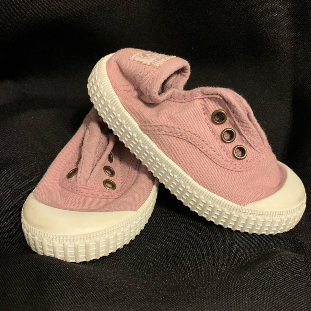 Toddler girls slip on sneakers
